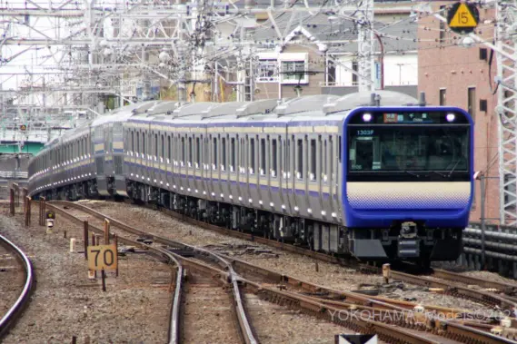 E235系1000番台「横須賀・総武快速線」が入線です。 TOMIX 98402 98404