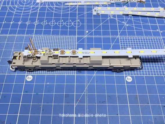 215系（2次車）を弄る。その3 室内灯取付(DENSHA.me) TOMIX 98444