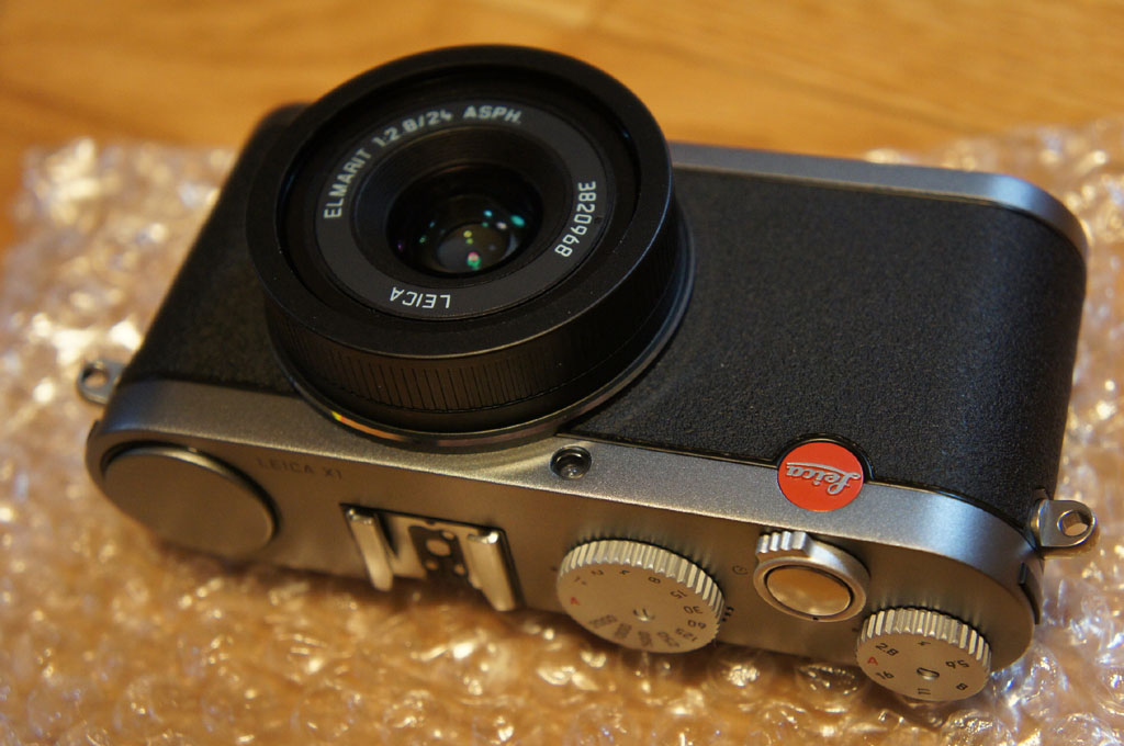 ライカX1 スチールグレーを買いました - 晴れ時々ジャズ、雨のちカメラ