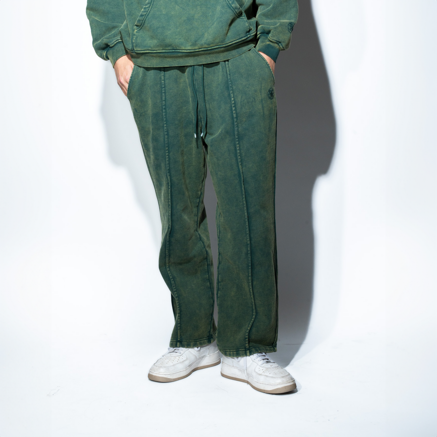 スウェットパンツ“BITE THE BAIT” ダークグリーン – World Wide Yokosawa