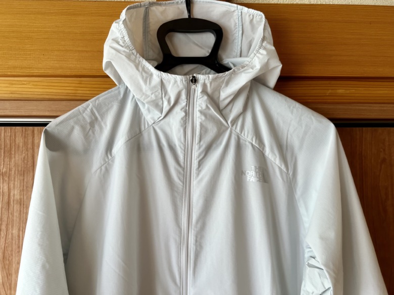 ノースフェイス「スワローテイルベントフーディ」はランニングに最適