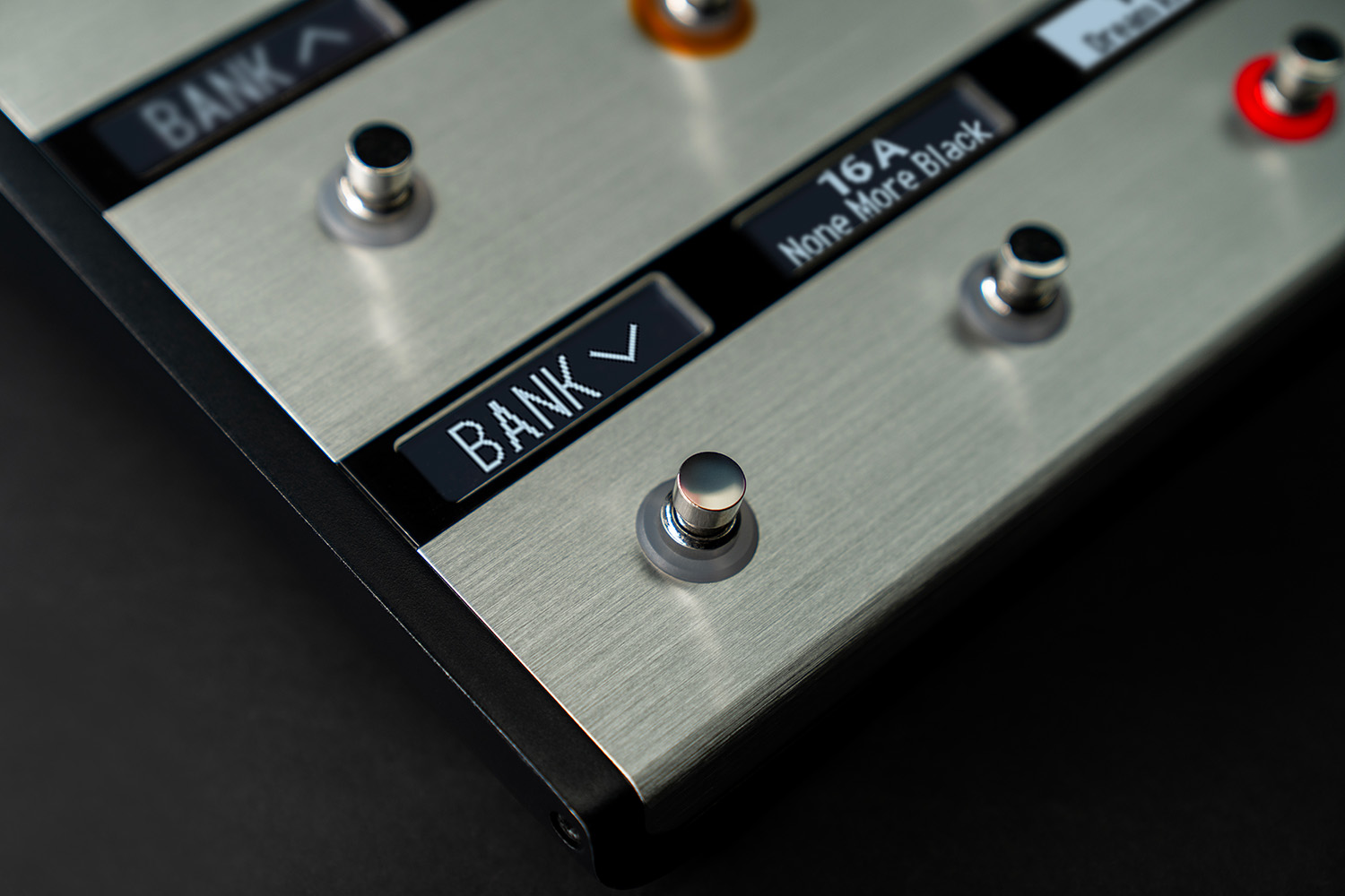 Line 6“Helix Floor”数量限定カラー・エディションが登場 – YOUNG GUITAR