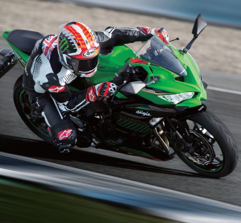 カワサキ ニンジャZX-25Rファーストインプレ〈ジョナサン レイ