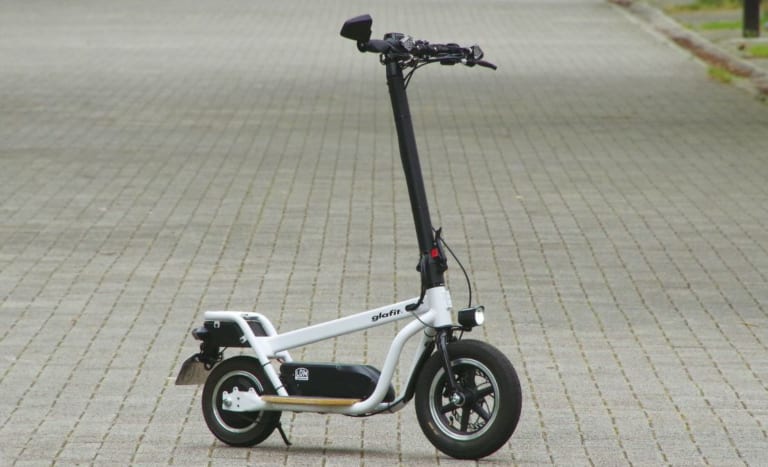 立ち乗り電動スクーター「クロススクーター ロム」試乗レポート