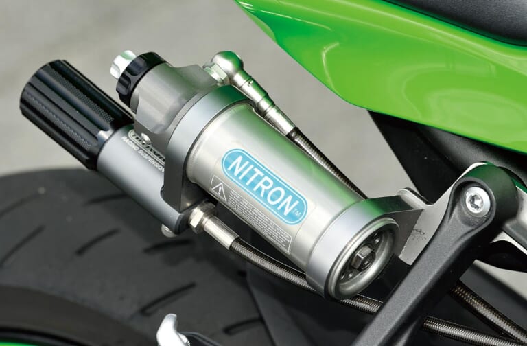 ニンジャZX-25Rカスタム最前線〈リヤサス〉ナイトロンR3シリーズ試用