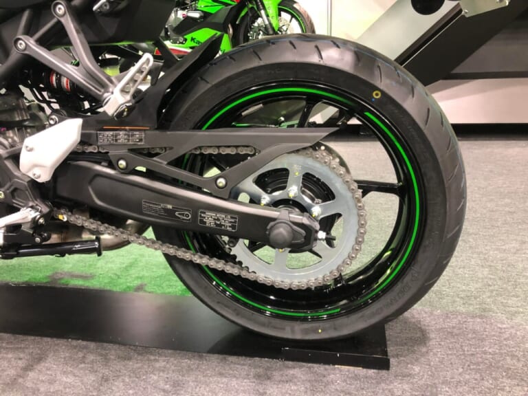 正式発表直後の「ニンジャZX-25R SE」が大阪モーターサイクルショーに
