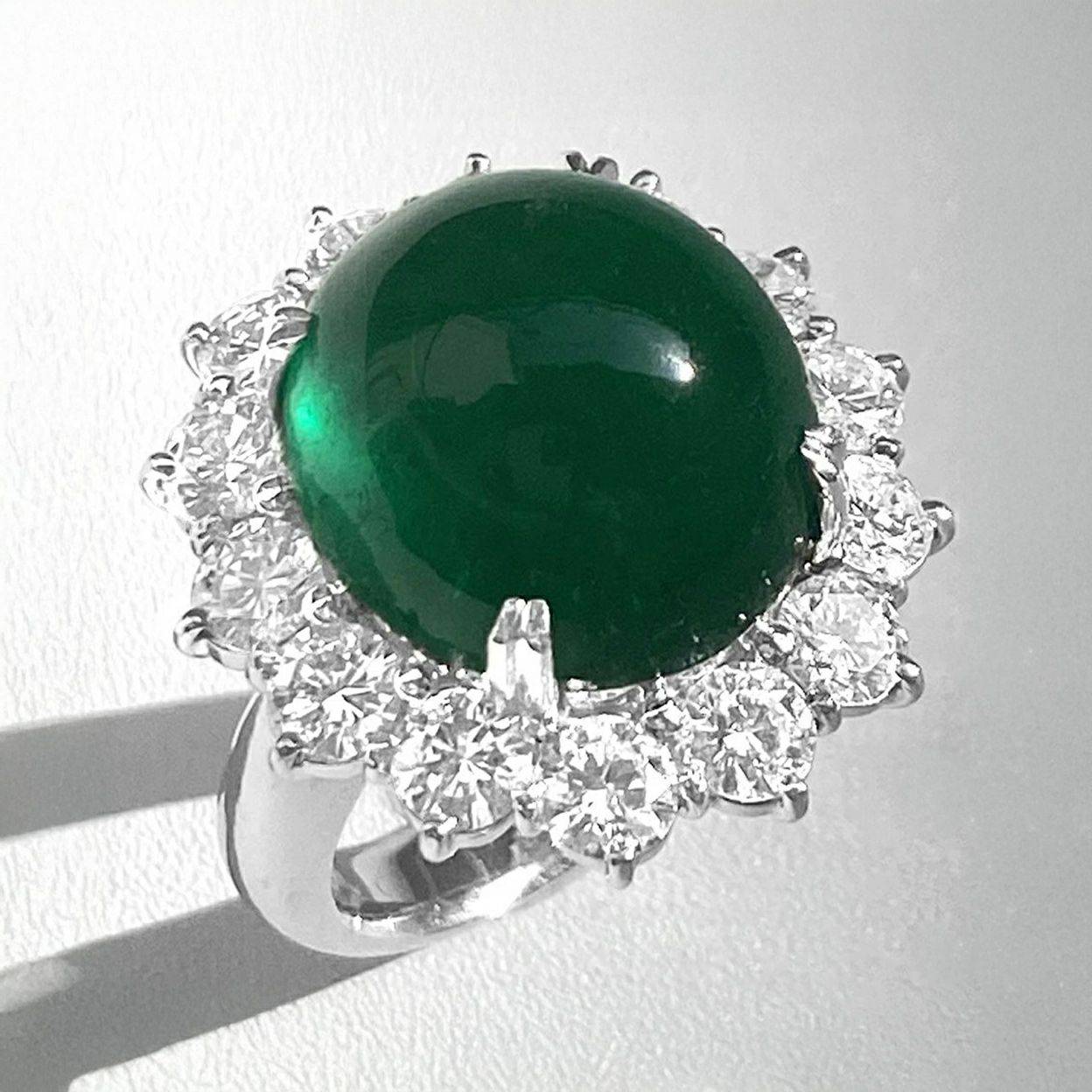 コロンビア産エメラルドキャッツアイ14.04ctプラチナリングダイヤ2.85
