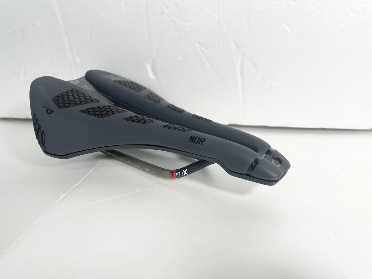 グリップ性と快適性の良いサドル【prologo】DIMENSION NDR CPC TIROX