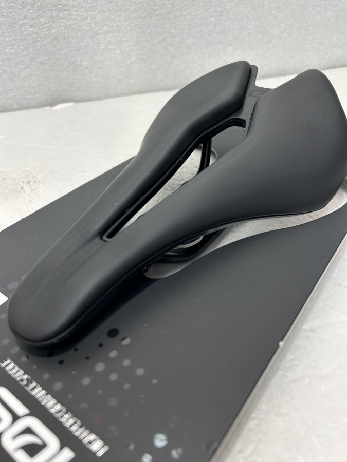 ピナレロユーザー以外にも是非使って欲しい！MOSTのサドルを紹介します