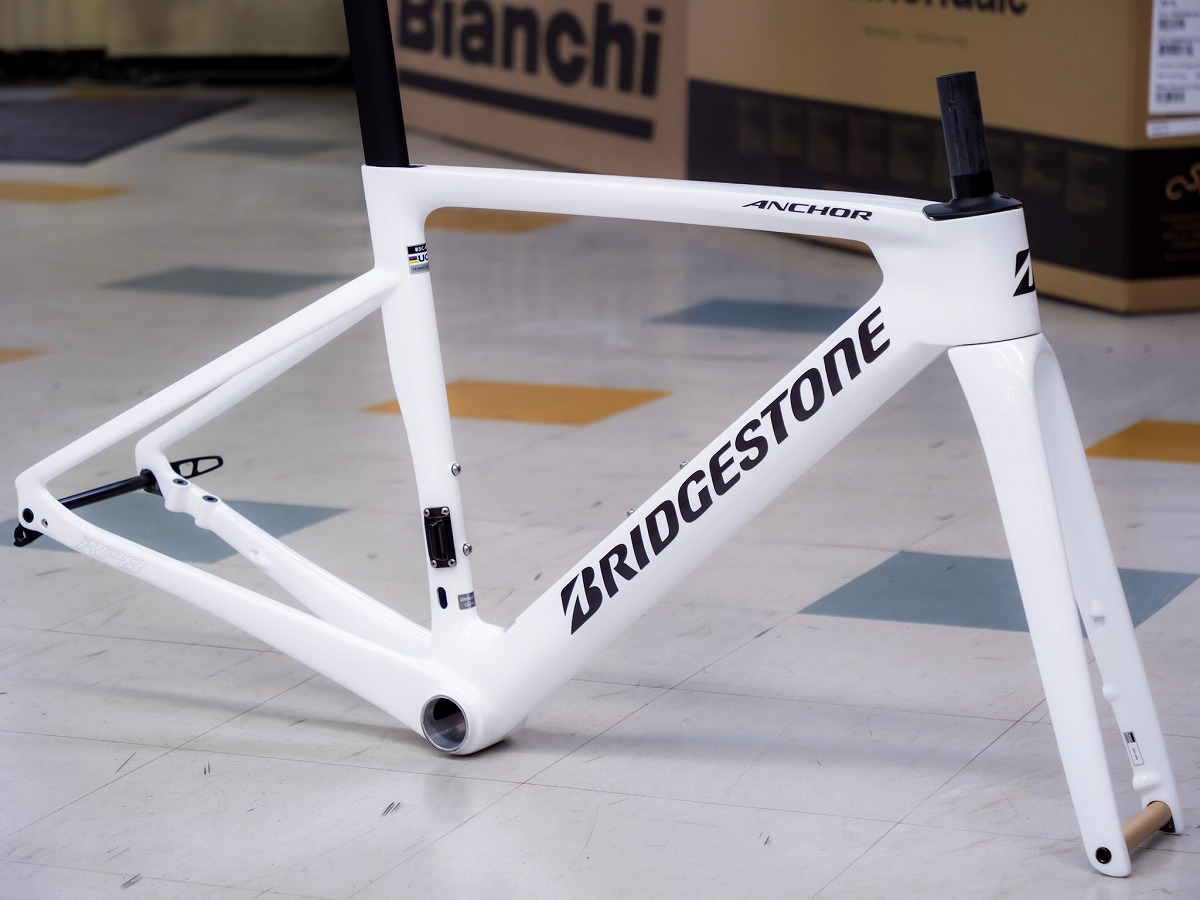 フレーム】高い空力設計を持った踏み心地のいいRP8フレームセットが再