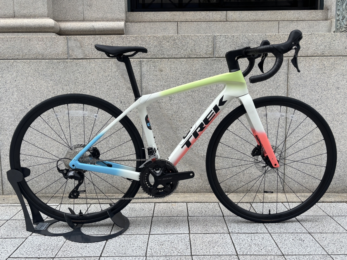 TREK】超カワイイカラーリング！長距離向けの高性能バイクが入荷してい