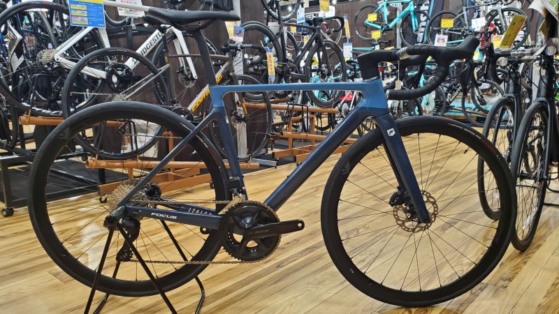 特価FOCUS】ハイエンドフレームに105Di2搭載完成車が驚き価格！ | 川崎