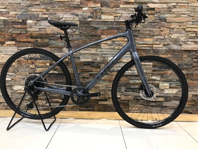 TREK】『FX3』最新25年モデルの別カラーが追加入荷です!!グロス