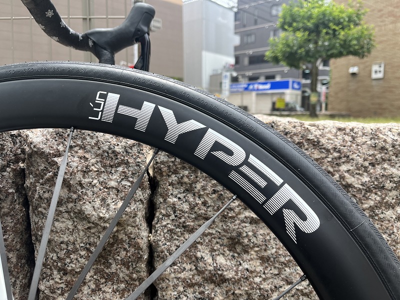 スタッフインプレ】前後で1200g台の超軽量カーボンホイール『LUN HYPER