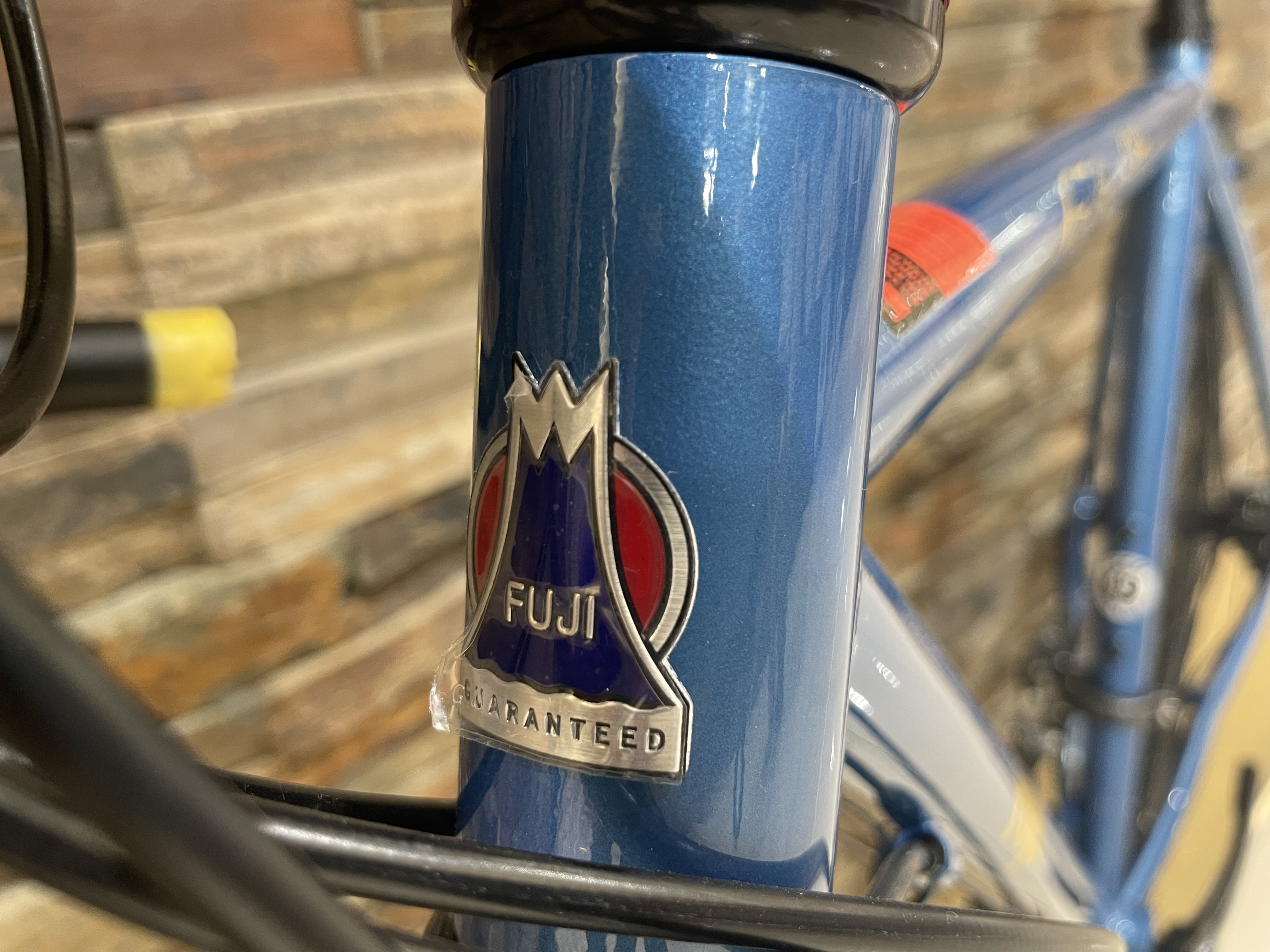 FUJI】ホリゾンタルフレームに思わず魅了されるクロモリロード