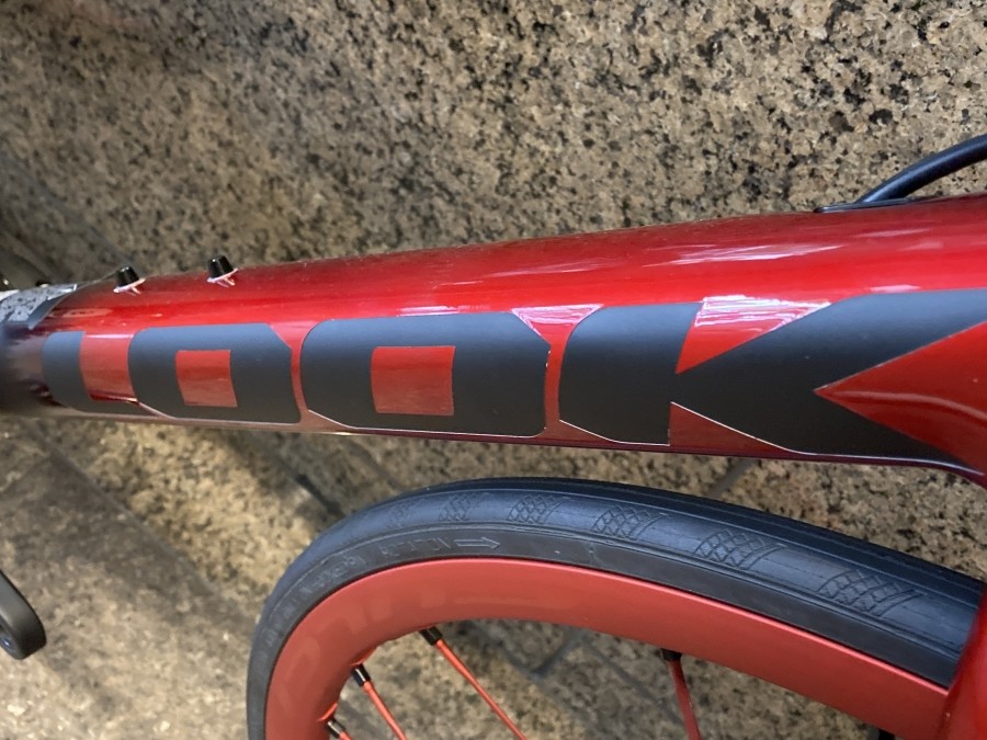 池袋本館オリジナルカスタム】赤黒のコントラストが絶妙なロードバイク