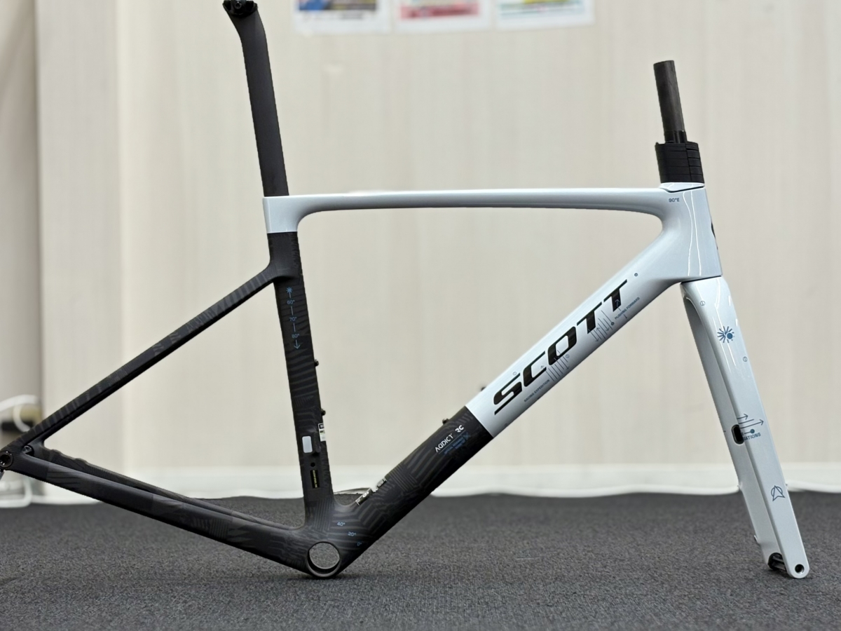 本気で早くなりたい人へ贈る まるで無重力、最強の軽量フレームが入荷