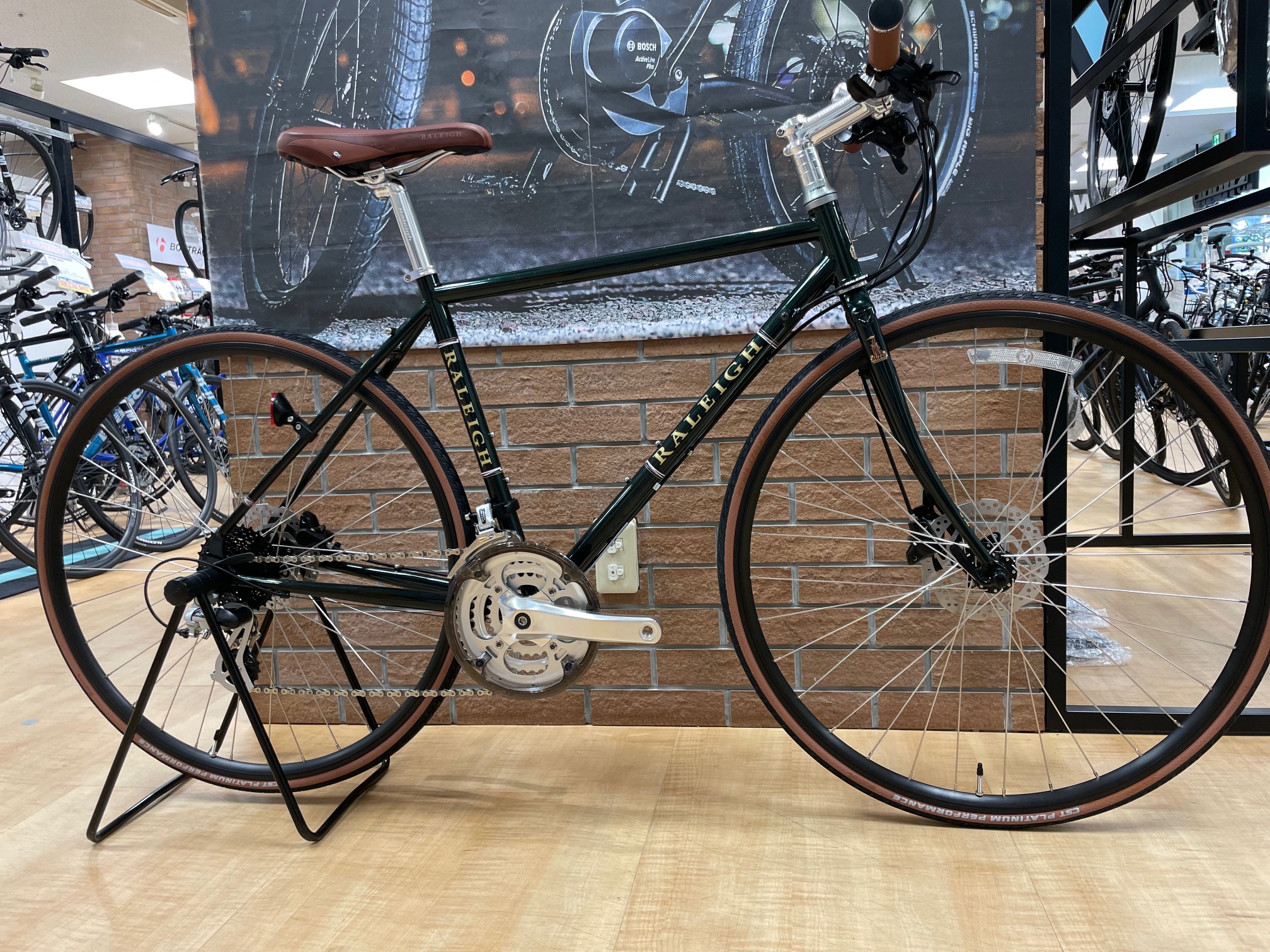 RALEIGH×BROOKS！英国ブランドの組み合わせでクラシカルな1台ができ