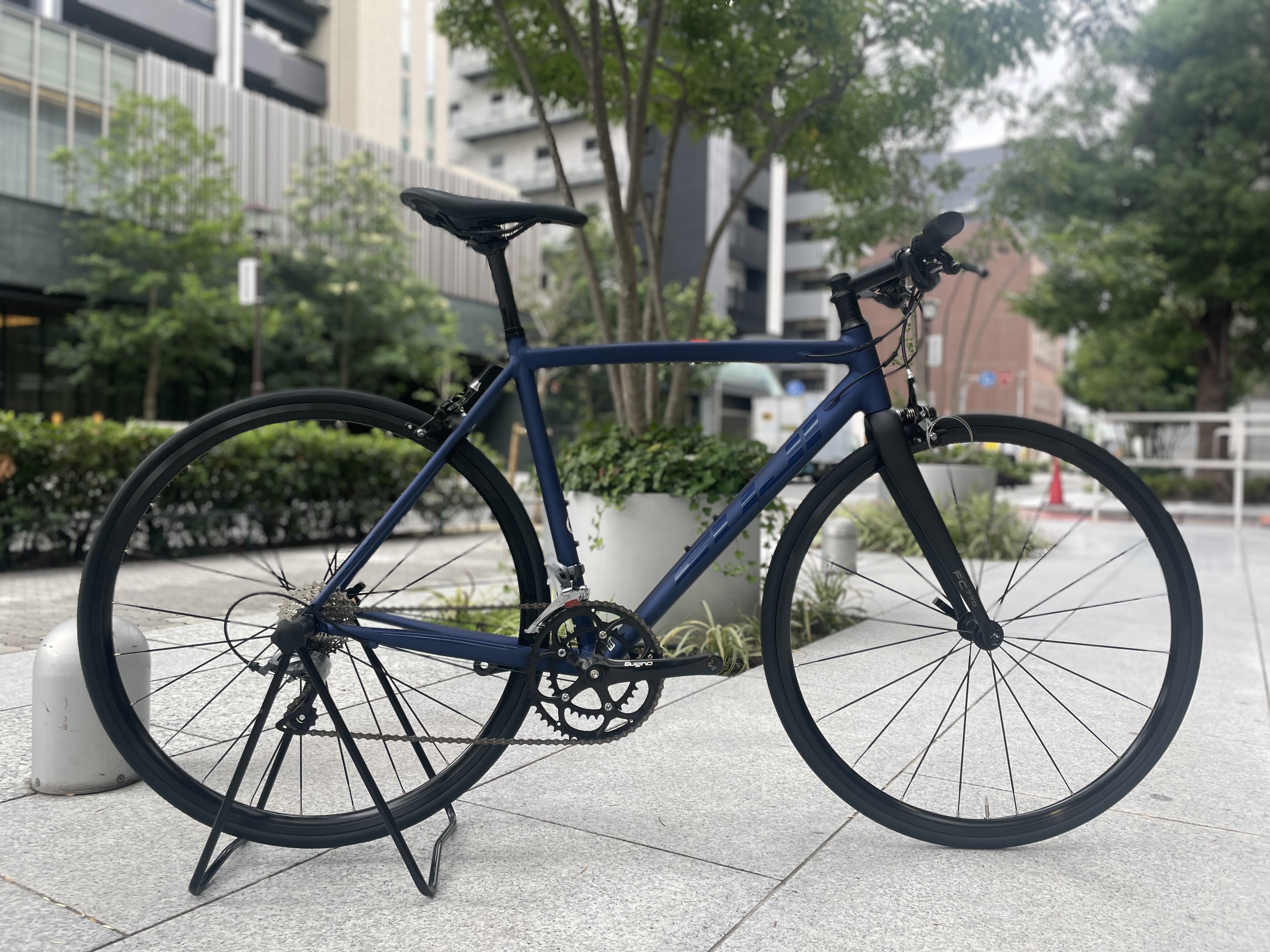 軽快、快適、軽量で走りやすい、フラットバーロードという選択