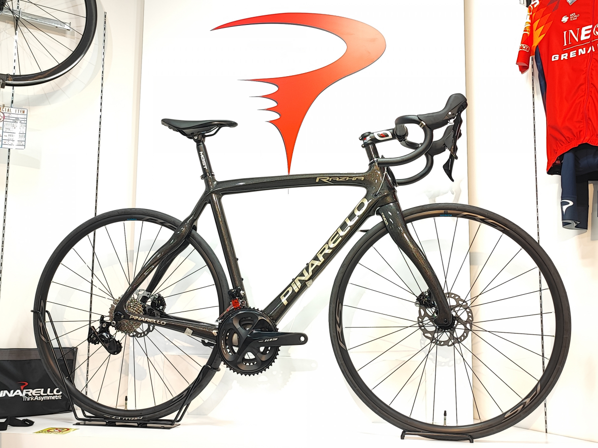 新橋ピナレロルーム】2023年モデルの『RAZHA DISK 105』入荷しました