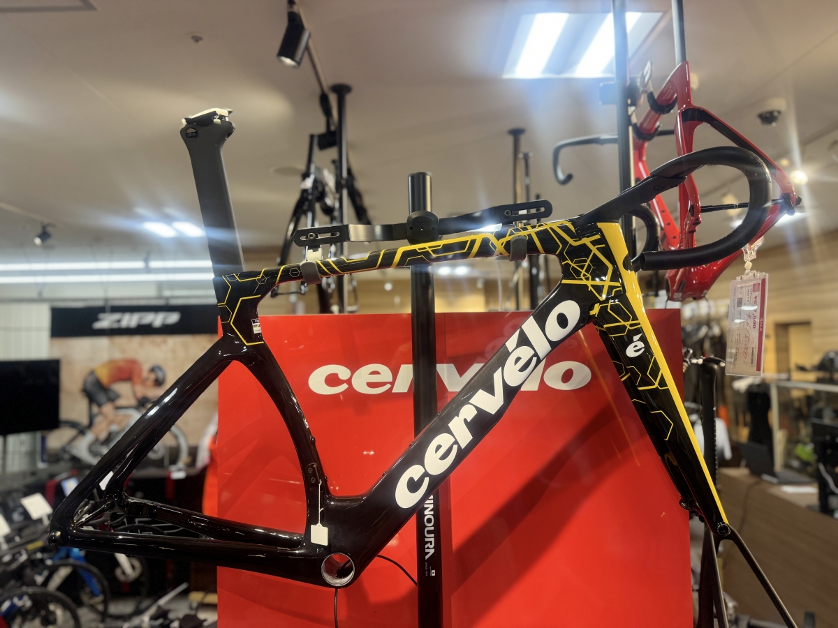 CERVELOが誇る究極のエアロロード”S5″のフレームセット 旧チーム