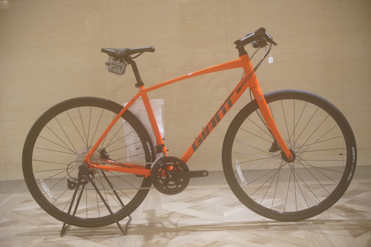 2023年モデル】軽量アルミにカーボンフォークのハイグレードモデル