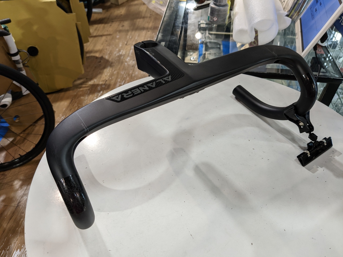 決戦バイクにステム一体型ハンドル「ALANERA」導入しました！！ | 新宿