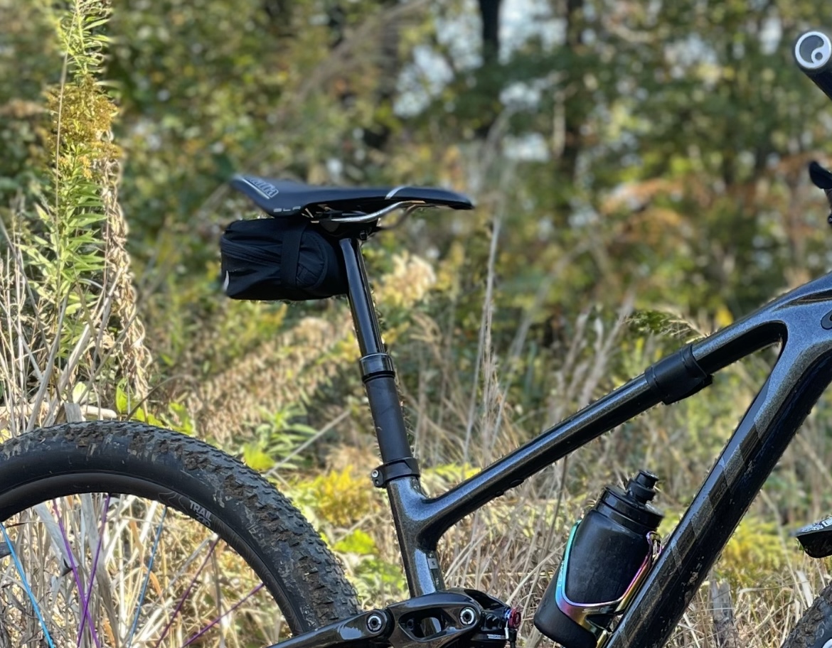 ドロッパーシートポストでもサドルバックを使いたい！という方。こちら