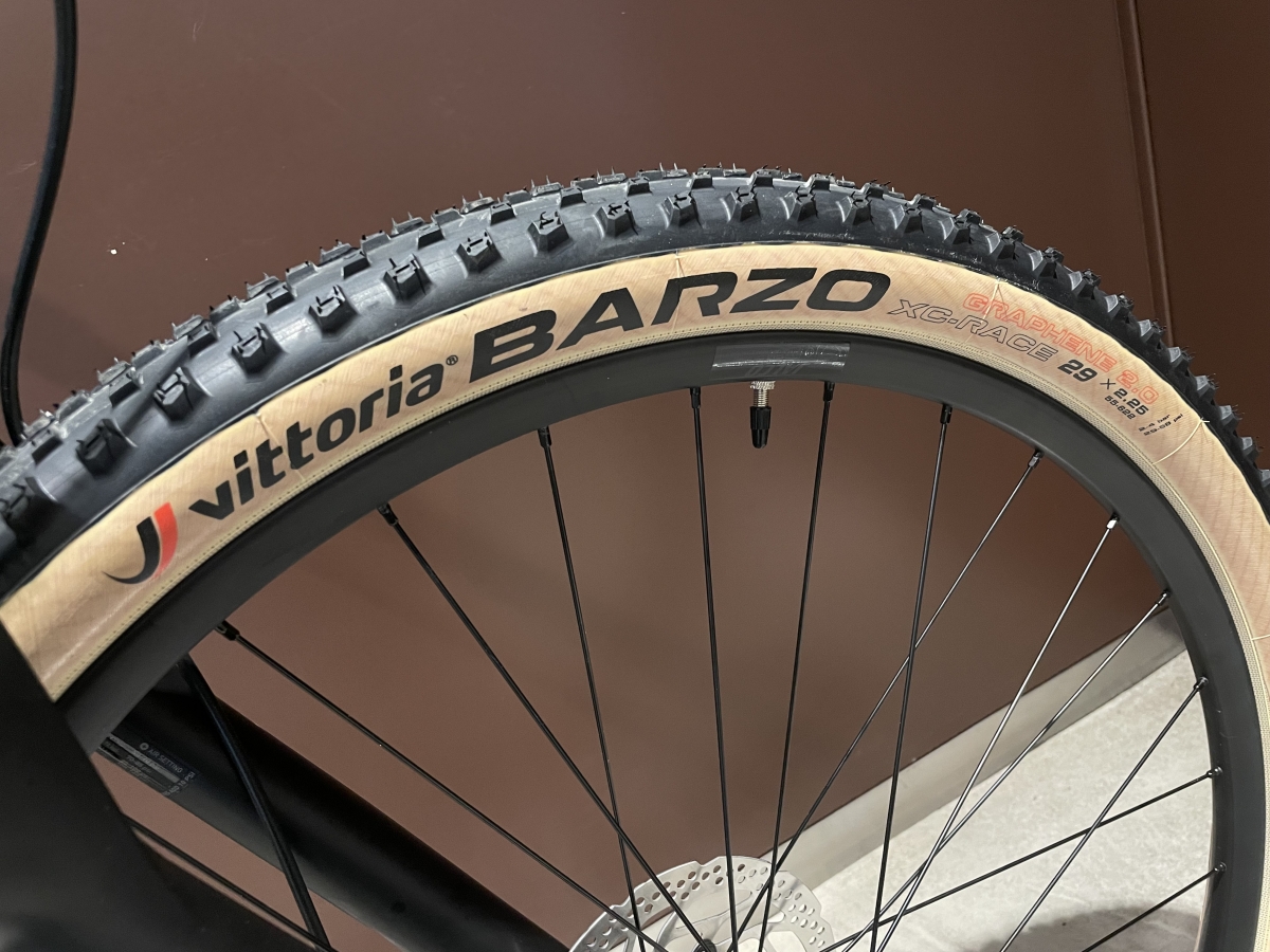 衝撃価格】高剛性超軽量のハイエンドカーボンMTBが入荷！！【BMC