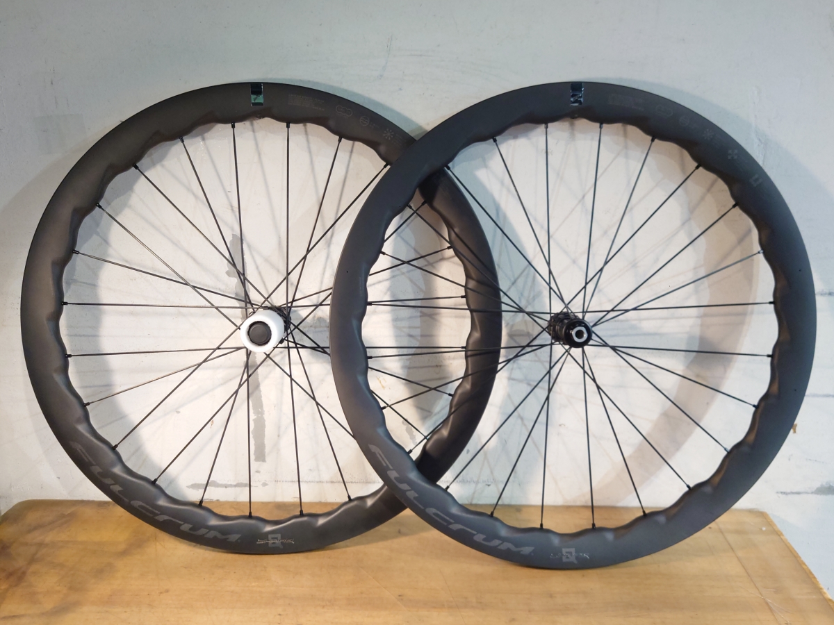 fulcrum】インパクト十分なカーボンホイールが入荷しました。 | 新宿で