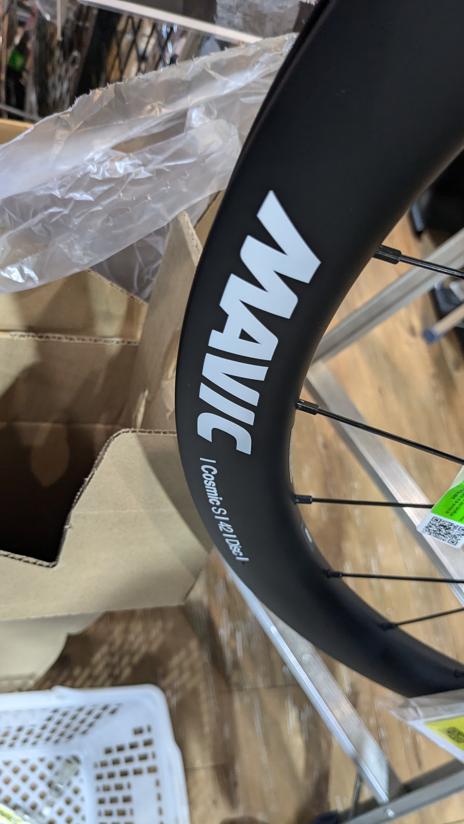 入荷速報！】MAVICの新カーボンホイール、COSMIC S 42 DISCが入荷しま