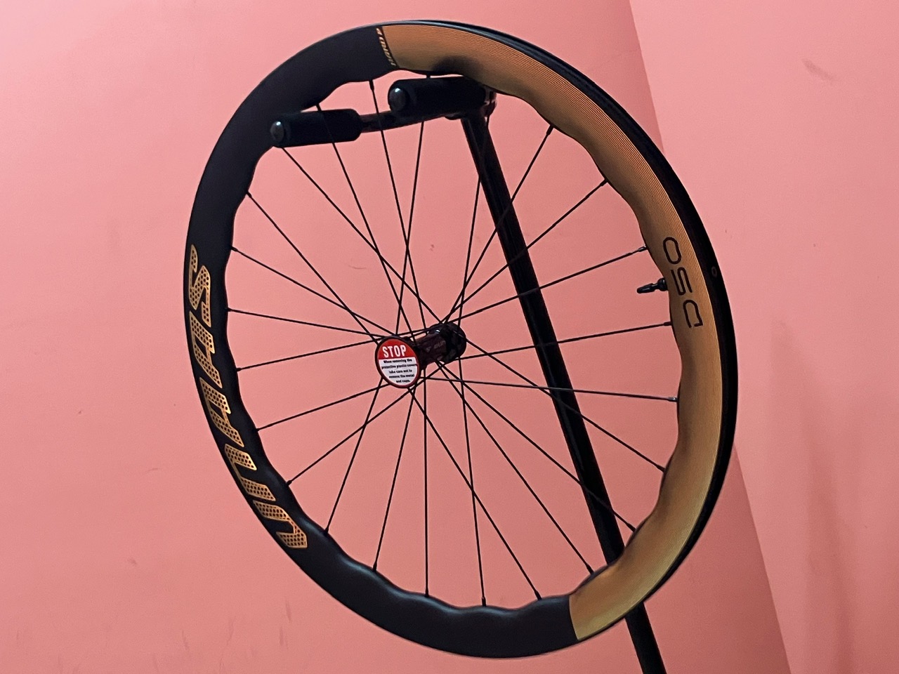 UNAAS】うねうねのリムが特徴的な一本！UNAAS HARD 2のご紹介です