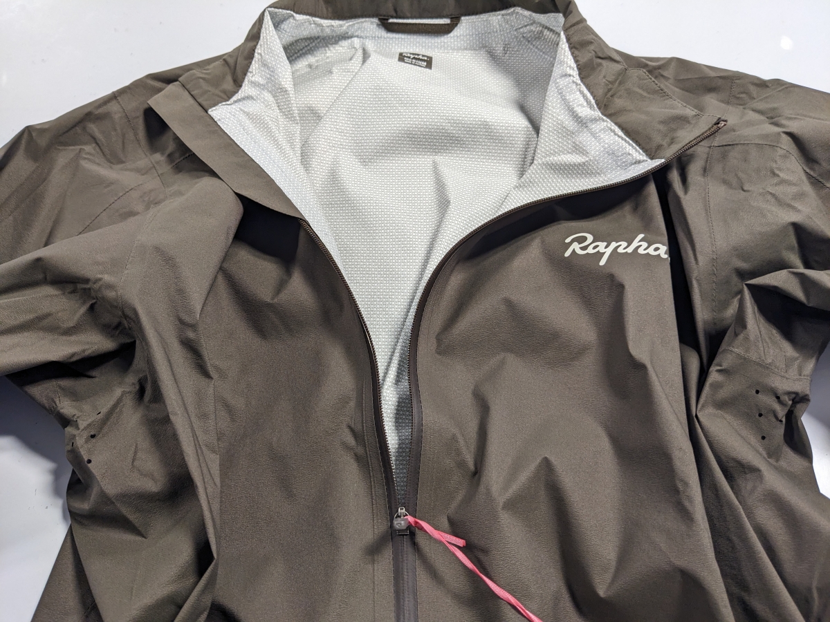 Rapha】CORE RAIN JACKET Ⅱ 雨はもちろん、ウィンドブレーカ代わりの