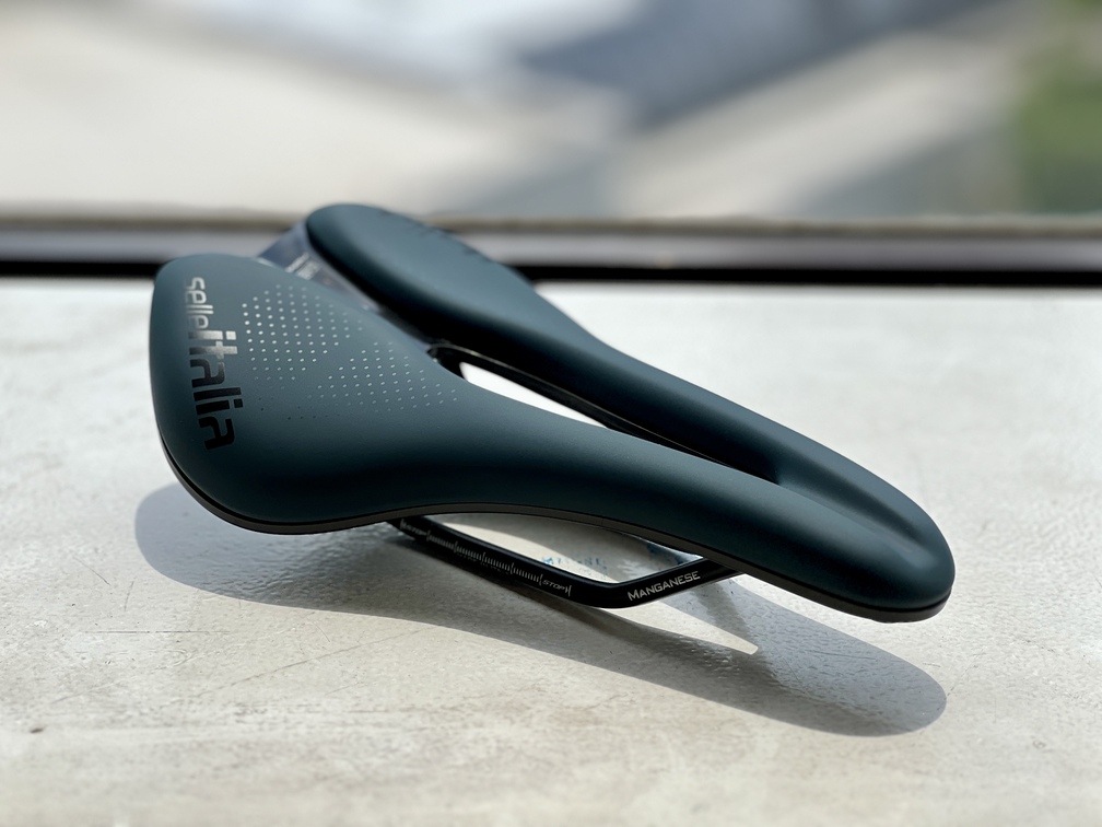 Selleitalia】ゲルパッドとショックアブソーバー採用で快適性抜群