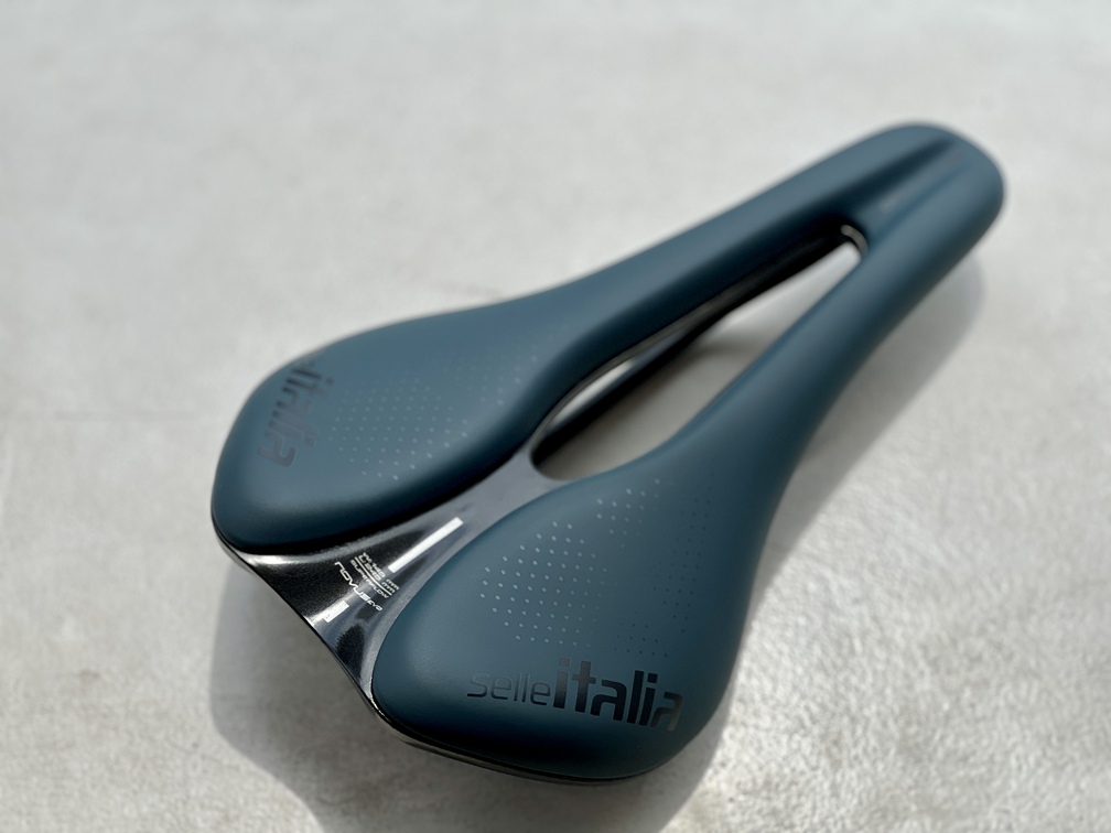 Selleitalia】ゲルパッドとショックアブソーバー採用で快適性抜群