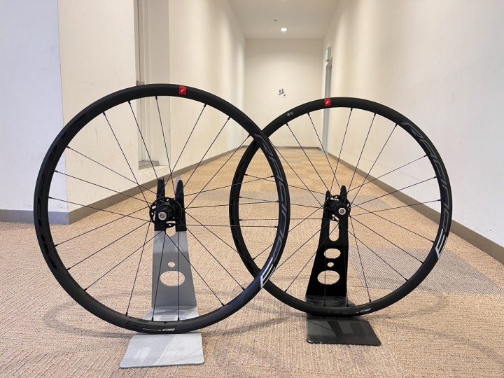 ホイール】軽さより”硬さ”で走るホイール！Fulcrum RACING 3 DB再入荷