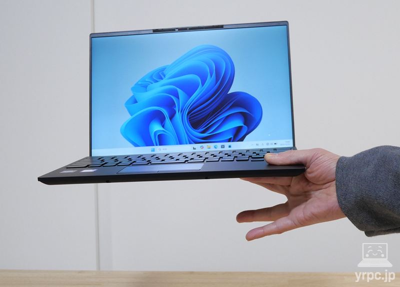 富士通「FMV WU5-K3」実機レビュー！【世界最軽量】の超軽量ノートを