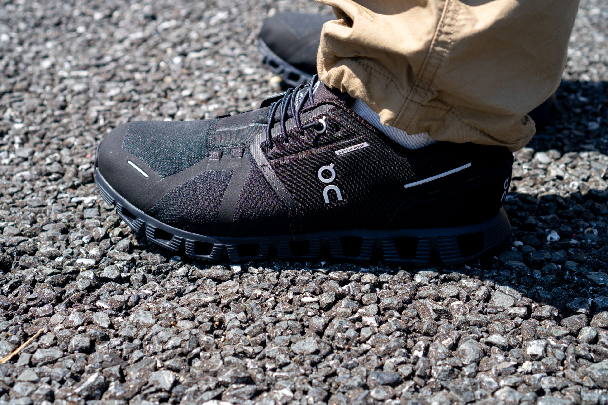 On Cloud5 Waterproof レビュー】台風の日でも靴下を守れるか履いて