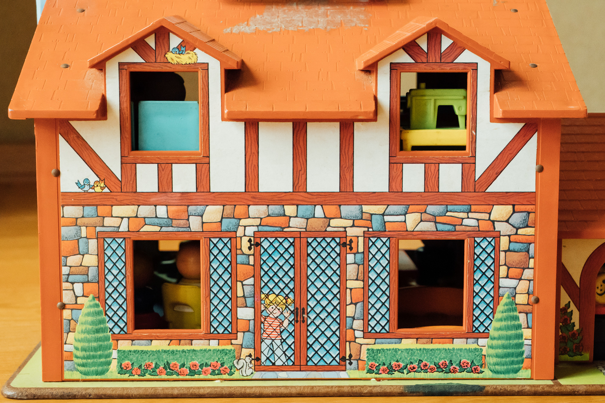 50年前のドールハウス・Fisher Price Family House | デザイナーの
