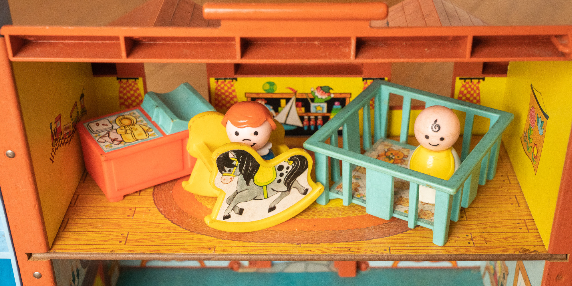 50年前のドールハウス・Fisher Price Family House | デザイナーの