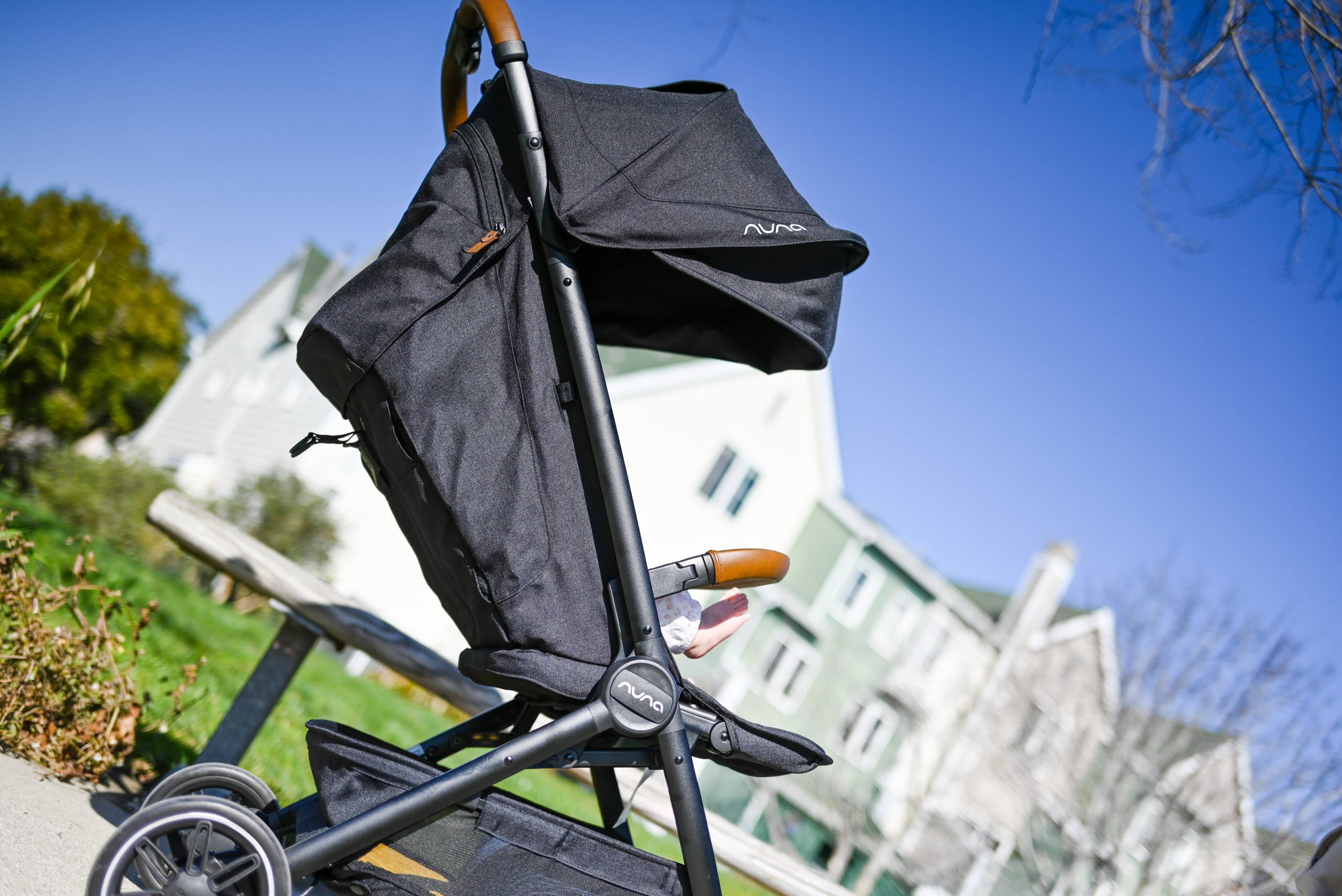 上品ベビーちゃんのおたしなみ。nuna trvl（ヌナトラベル）ベビーカー