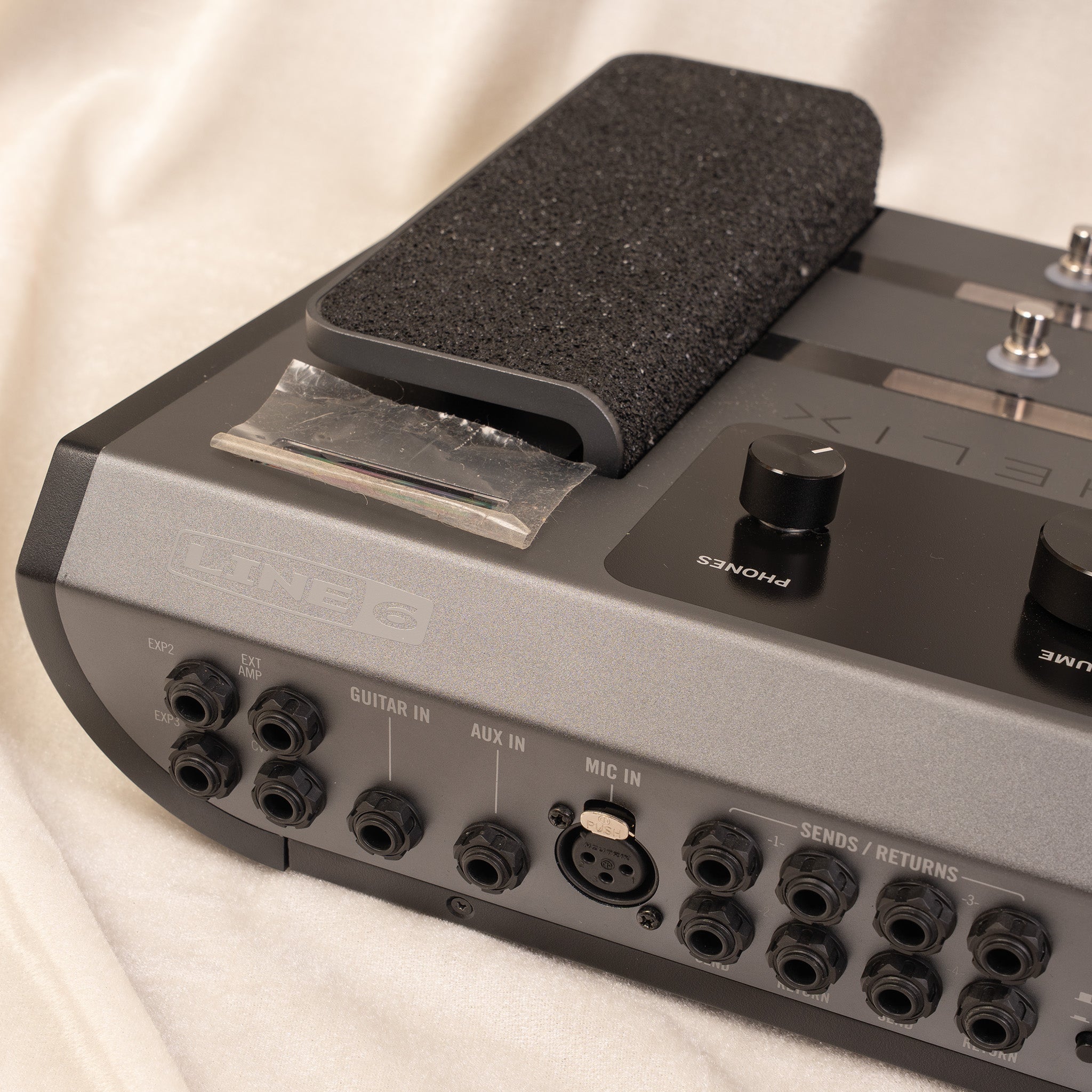 LINE6 | Helix Floor Space Gray – Zanshin Musical Instruments