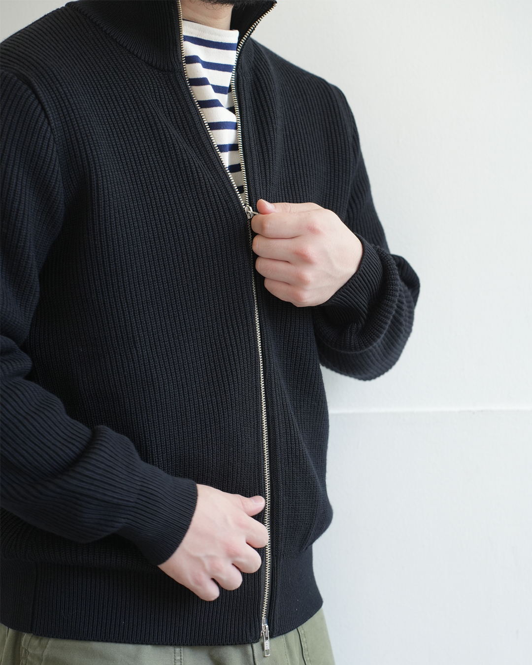 ニットでありながら“ブルゾン”の使い勝手。日常をちょっと格上げする