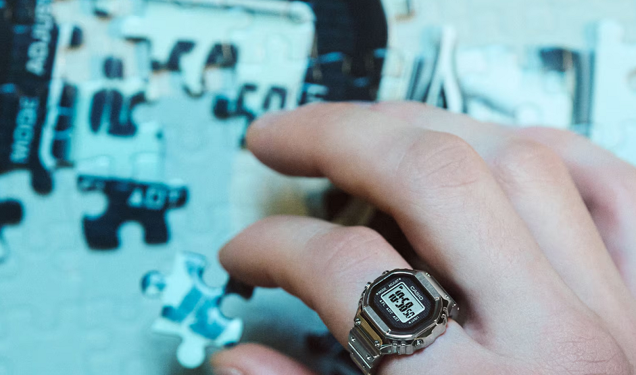 2024年新作】カシオウオッチ50周年記念 CASIO RING WATCH CRW-001-1JR