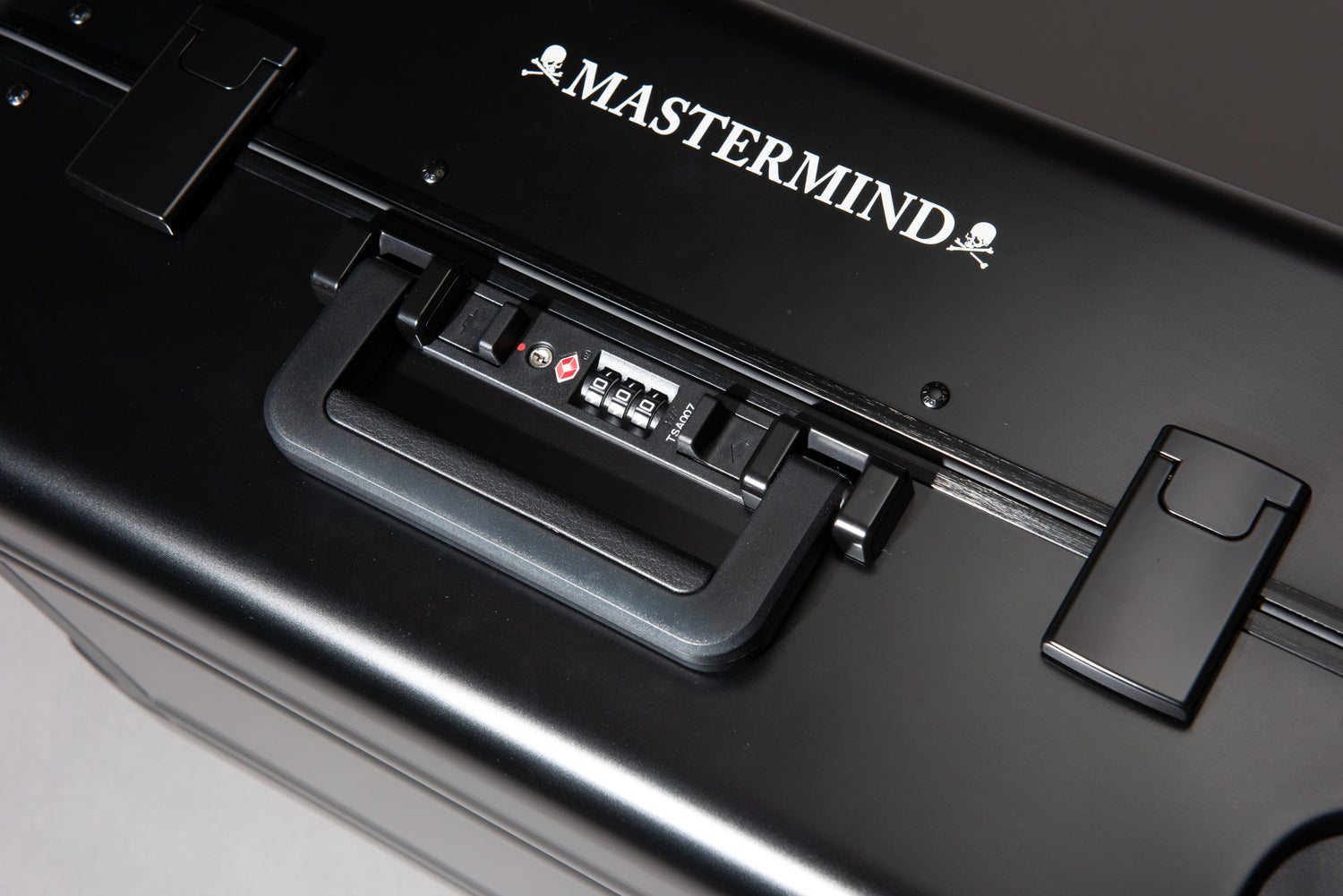 ZERO HALLIBURTON × MASTERMIND WORLD – ZERO HALLIBURTON