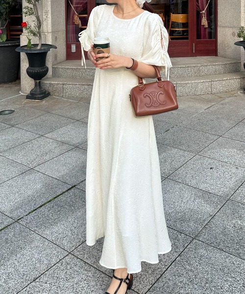 JUNOAH（ジュノア） ワンピース 袖リボンジャガードフレアワンピース