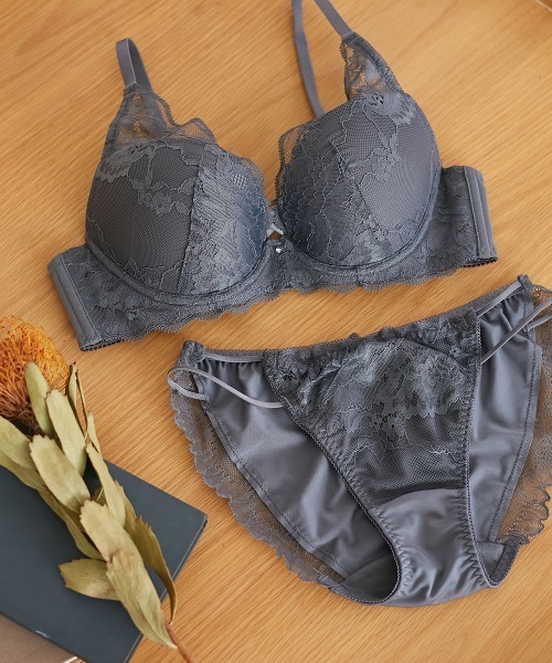 izumi BODY LABO（イズミボディラボ） ブラジャー ショーツセット