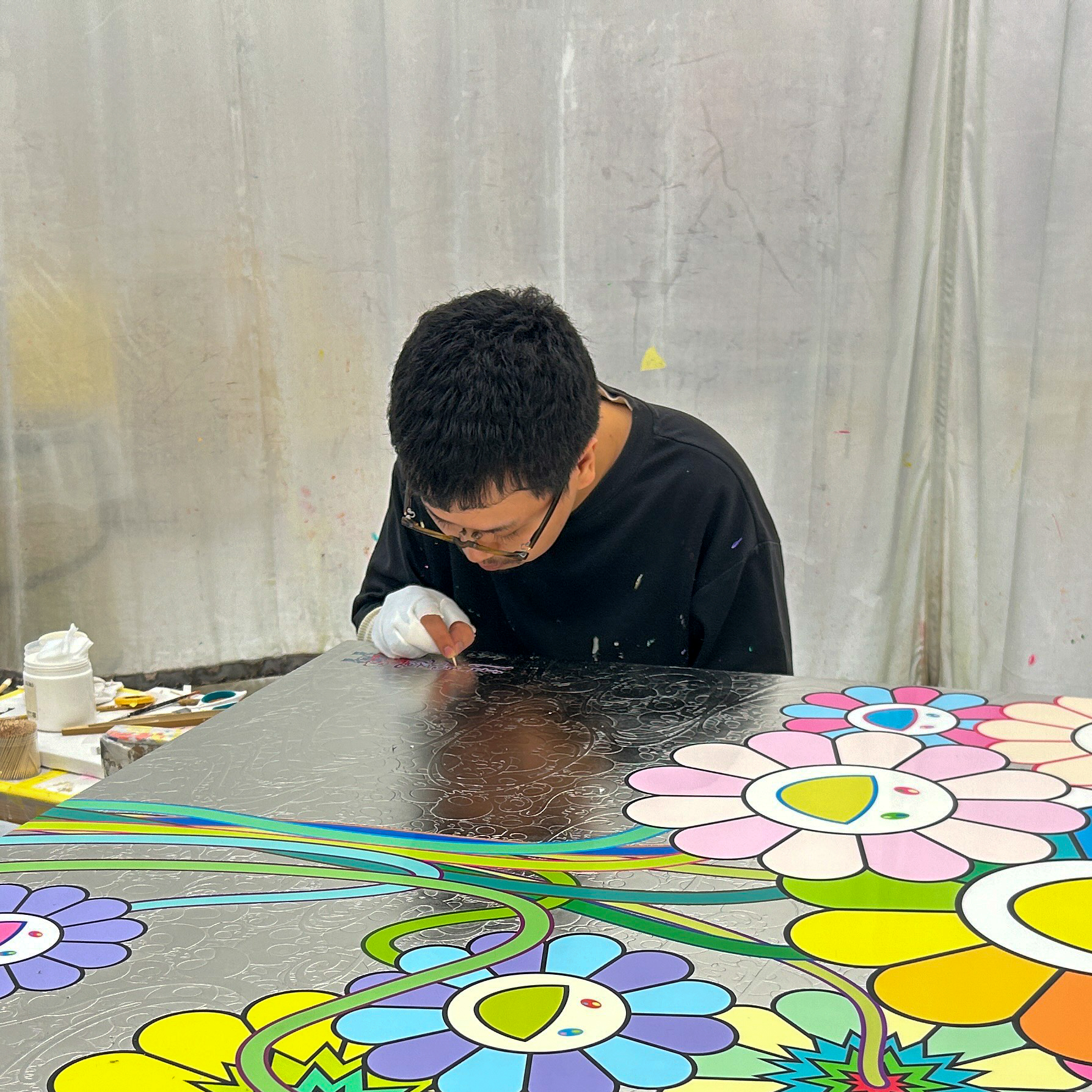 4月30日(水) 12時よりWebショップにて、村上隆直筆サイン入り