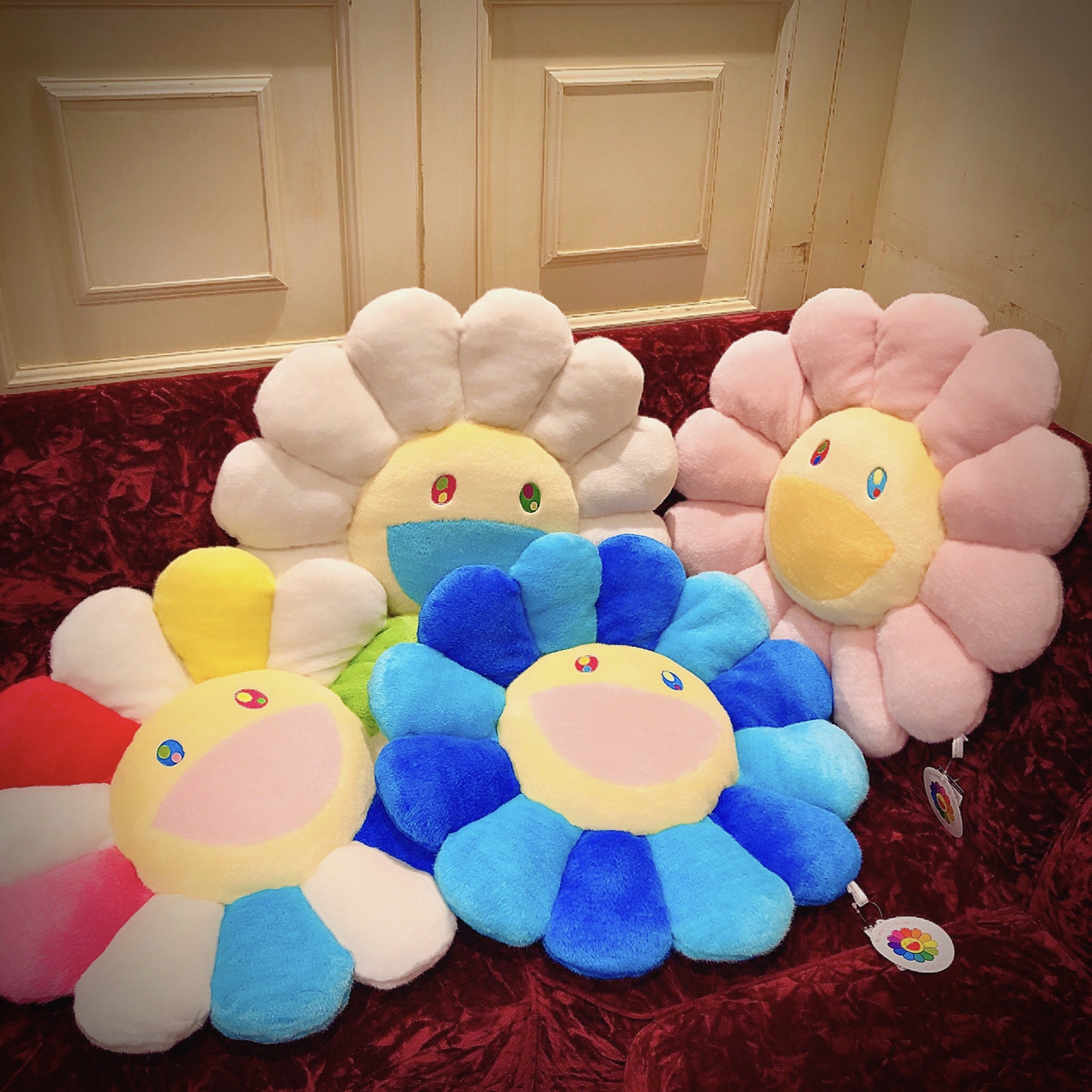 WEBショップにて新色フラワークッション4種(60cm)を販売いたします