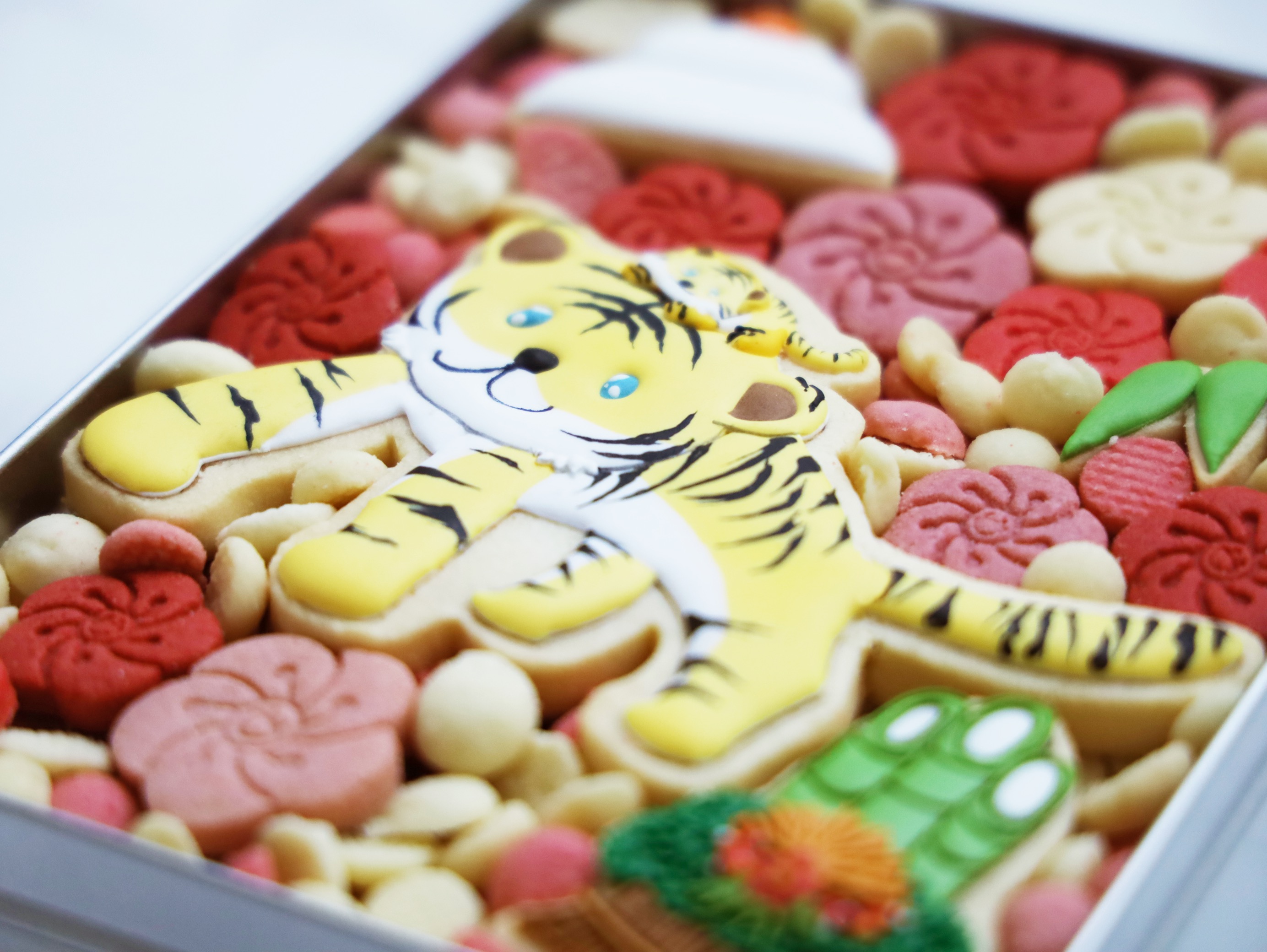 限定30缶】12月22日(水)12:00より、「2022年かわいい虎親子の特別